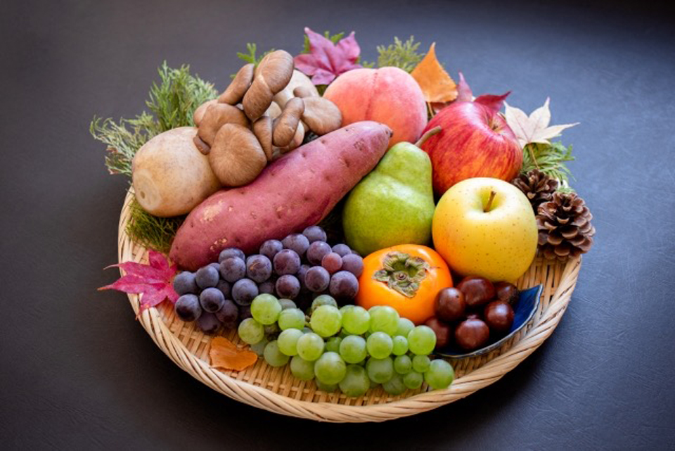 きのこやさつまいもなどといった秋の食材のイメージ