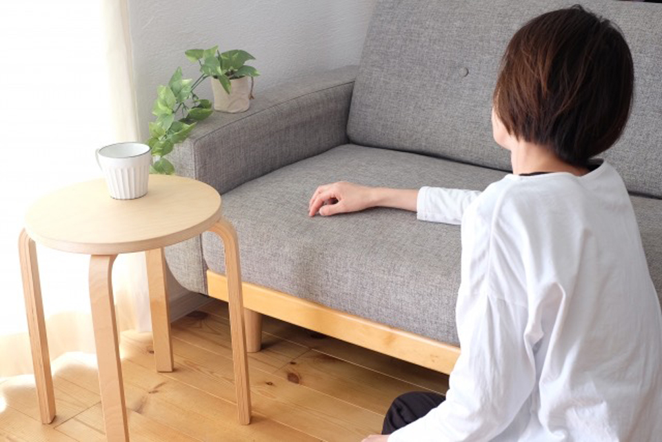 5月病で「頑張れない状態」に陥ってしまっている女性のイメージ